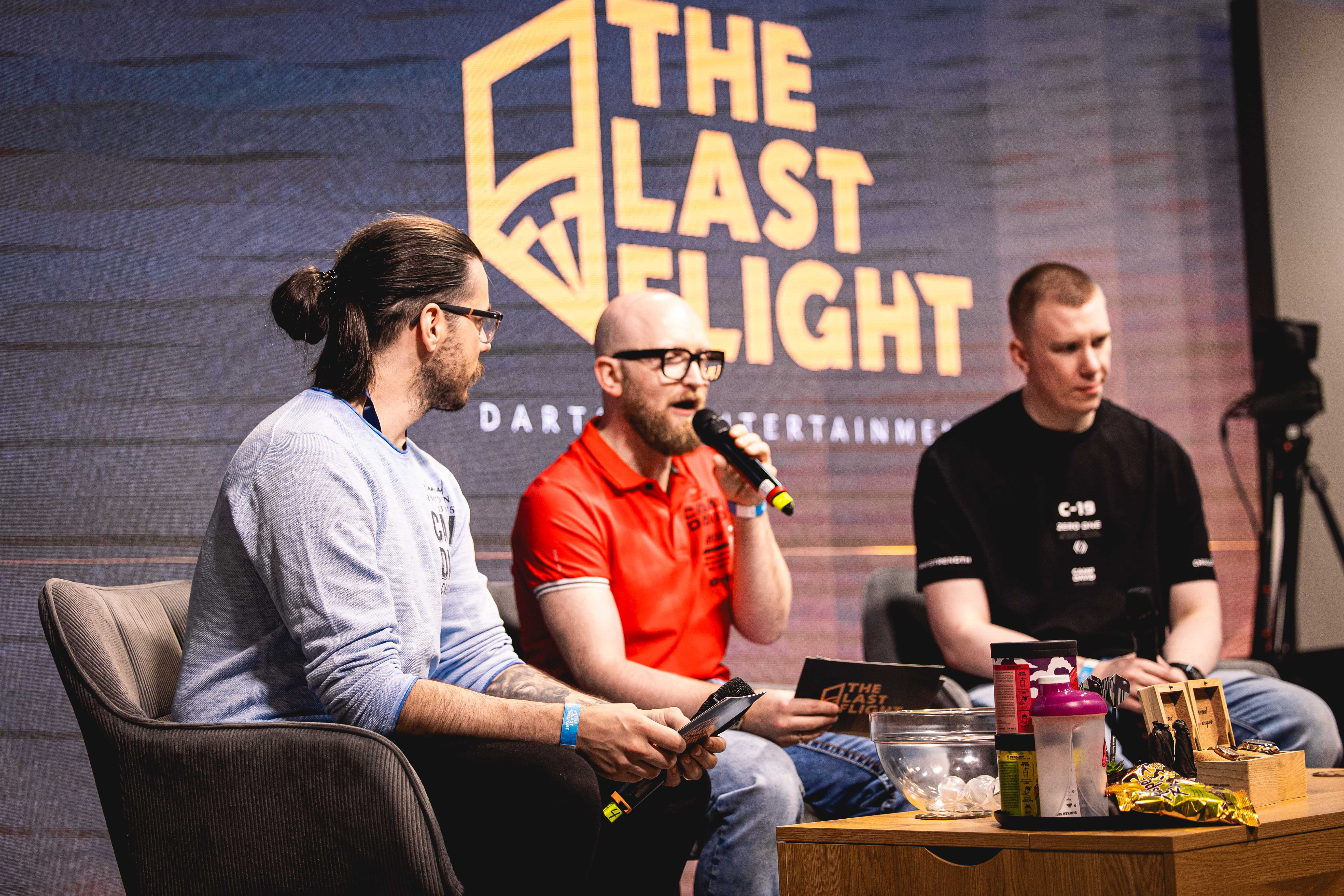 Adrian Geiler, Host der The Last Flight Qualifier-Streams